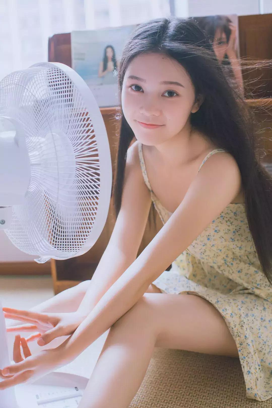 如何居家拍出自然写真照 (在家自己怎么拍出好看的照片写真)