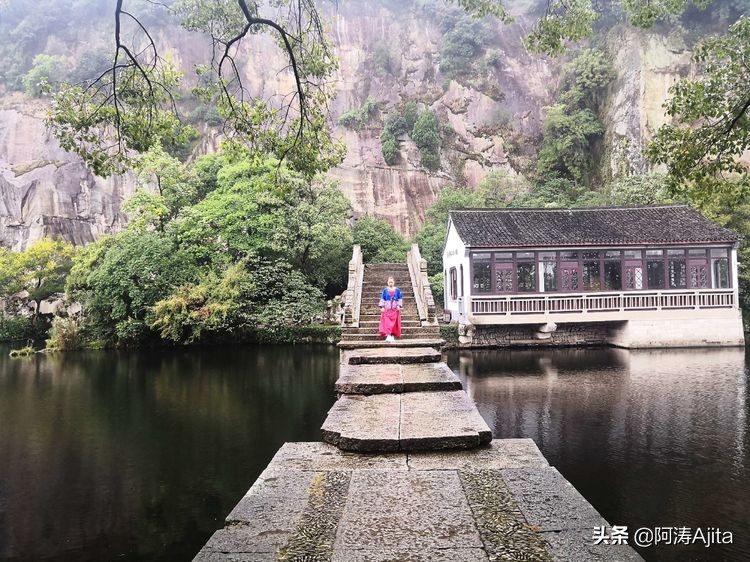 勿谓湖小,天在其中:绍兴东湖