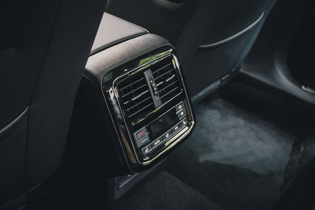 帕萨特车主10万用车真实感受,花20万买雪铁龙c6的车主