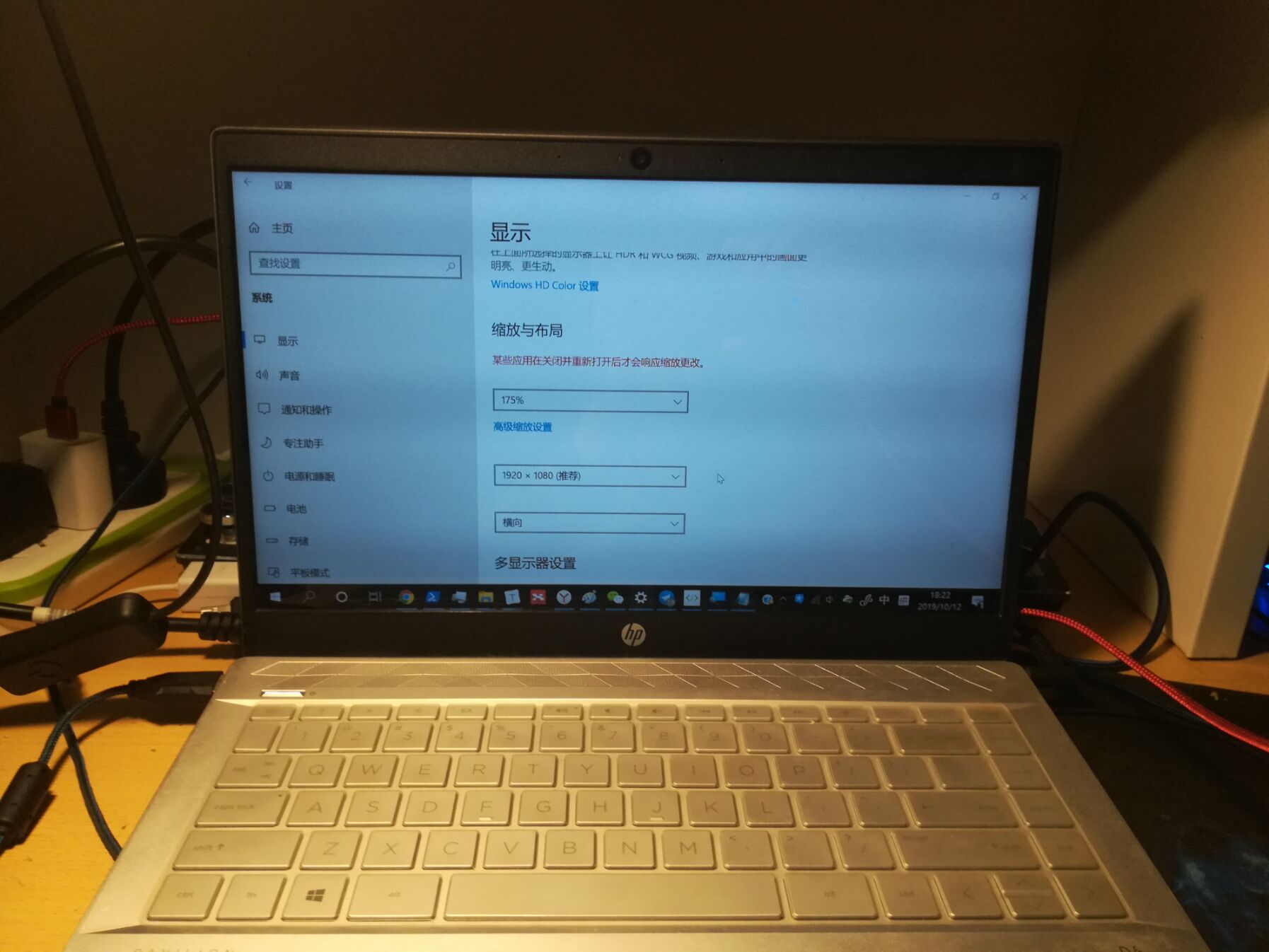 电脑屏幕太亮看不清字,眼睛突然看不清电脑屏幕上的字