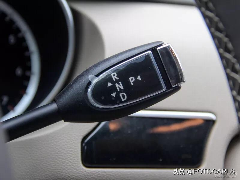 2017款奔驰r320豪华型测评,奔驰r320商务臻藏版2017评测