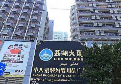 广州一批服装哪里拿货,广州尾货t恤拿货市场