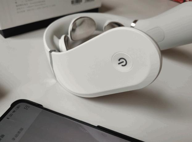 随身携带的颈椎按摩师，恒温42℃，15级力度调节，坐着躺着都能用