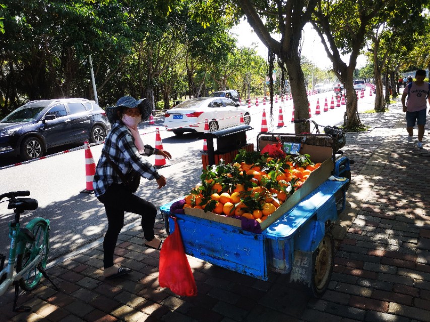春节快到了，海南三亚*013院医**看病的人好多，干什么都得排队呀！
