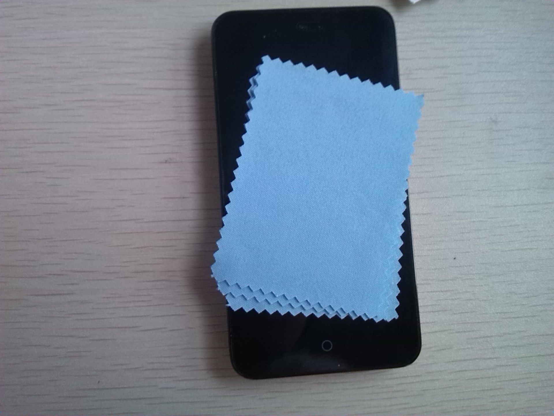 手机贴膜中间有气泡会自己消失吗,手机贴膜有气泡会不会伤手机屏幕