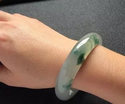 怎么买玉镯才能不会被坑,你的翡翠手镯买亏了吗