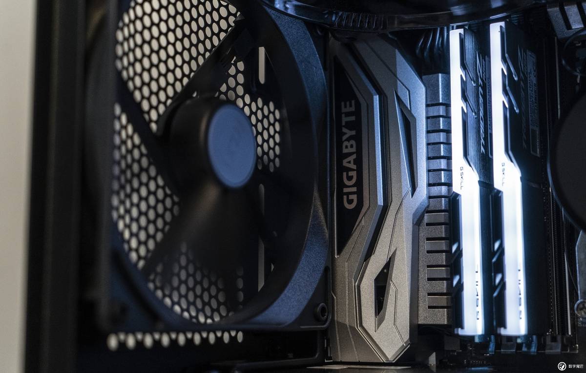 256内存黑苹果,苹果12大型翻车视频