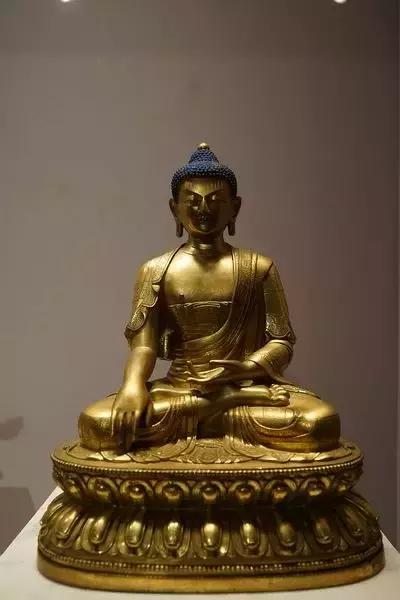 清代铜鎏金佛像的鉴定,清代铜鎏金无量寿佛像