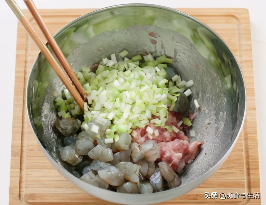 做春卷的手法全过程,怎样做皮薄酥脆的春卷