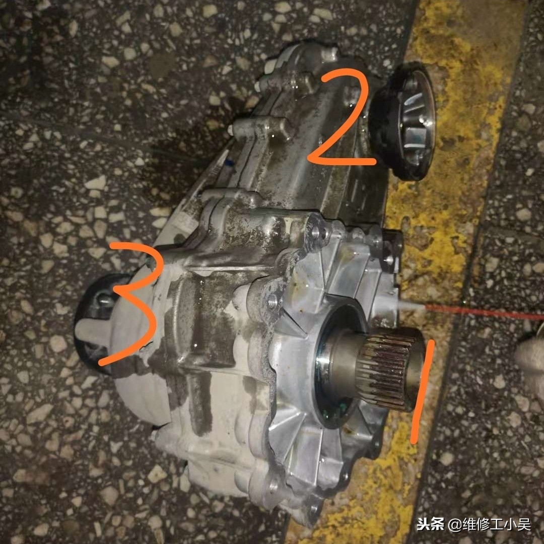 奔驰ml3507000公里烧机油,奔驰ml350渗油