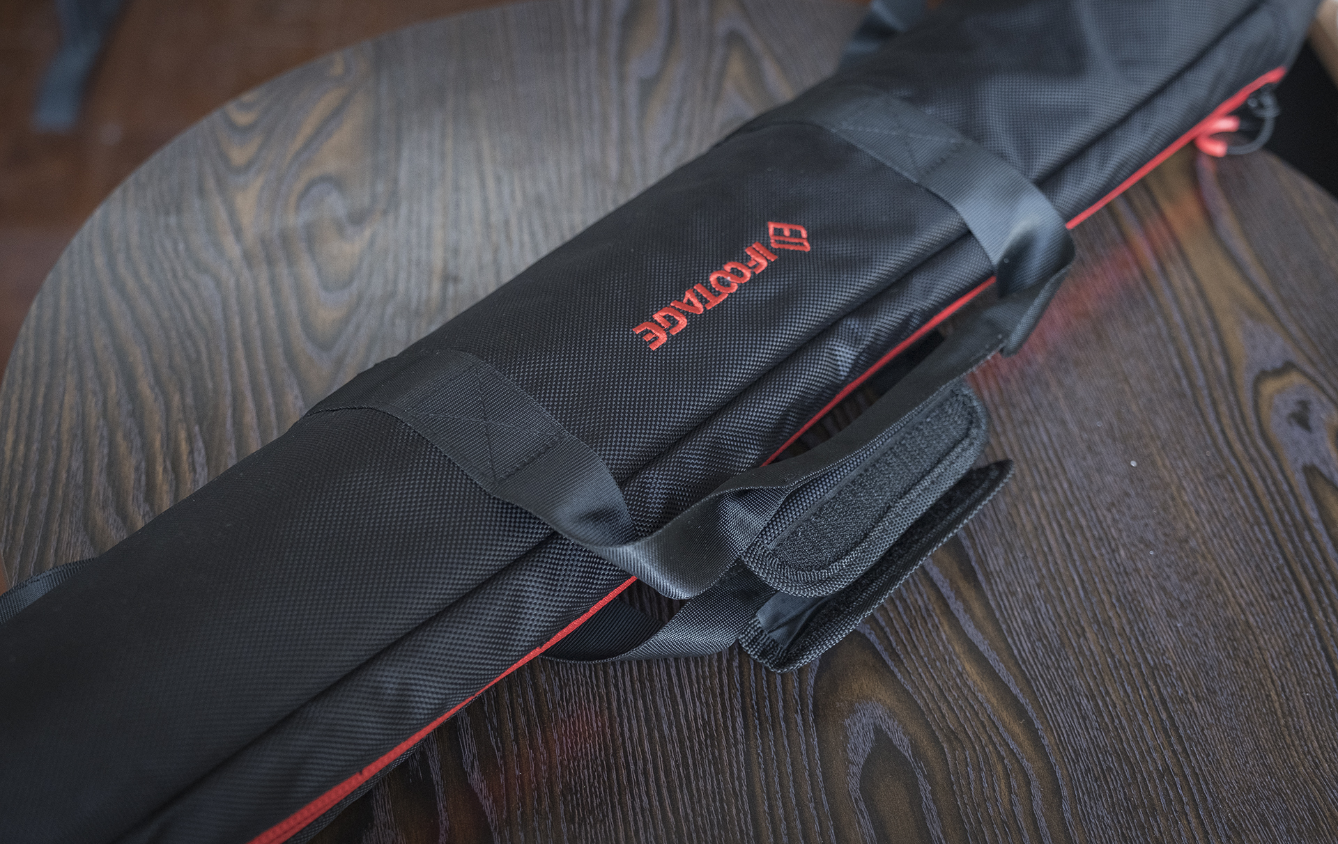 聚目开箱丨明明能靠脸，偏要拼才华——印迹COBRA2代独脚架开箱