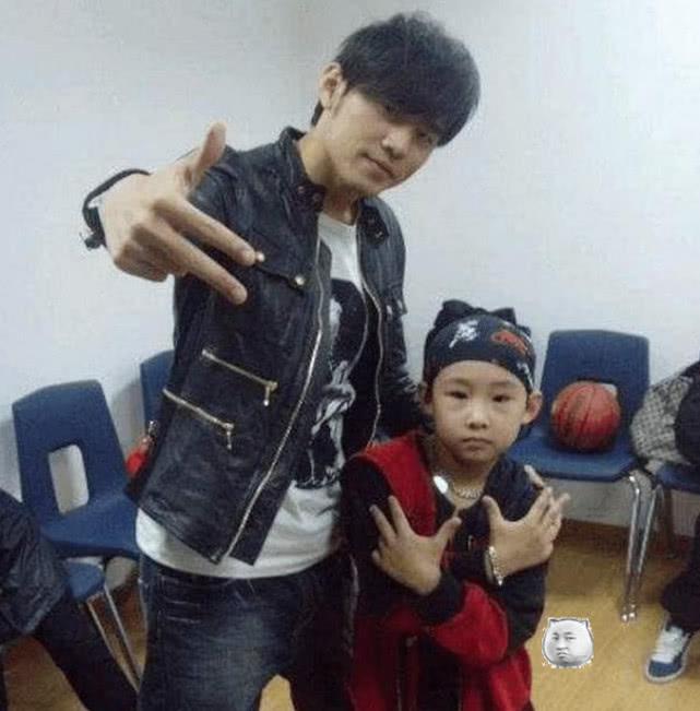 9岁登上春晚和周杰伦合作的人,10岁登上春晚父母为他卖掉房子