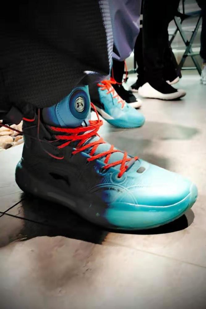 浪凡属于红血档次吗,李宁国潮和李宁品牌有什么区别