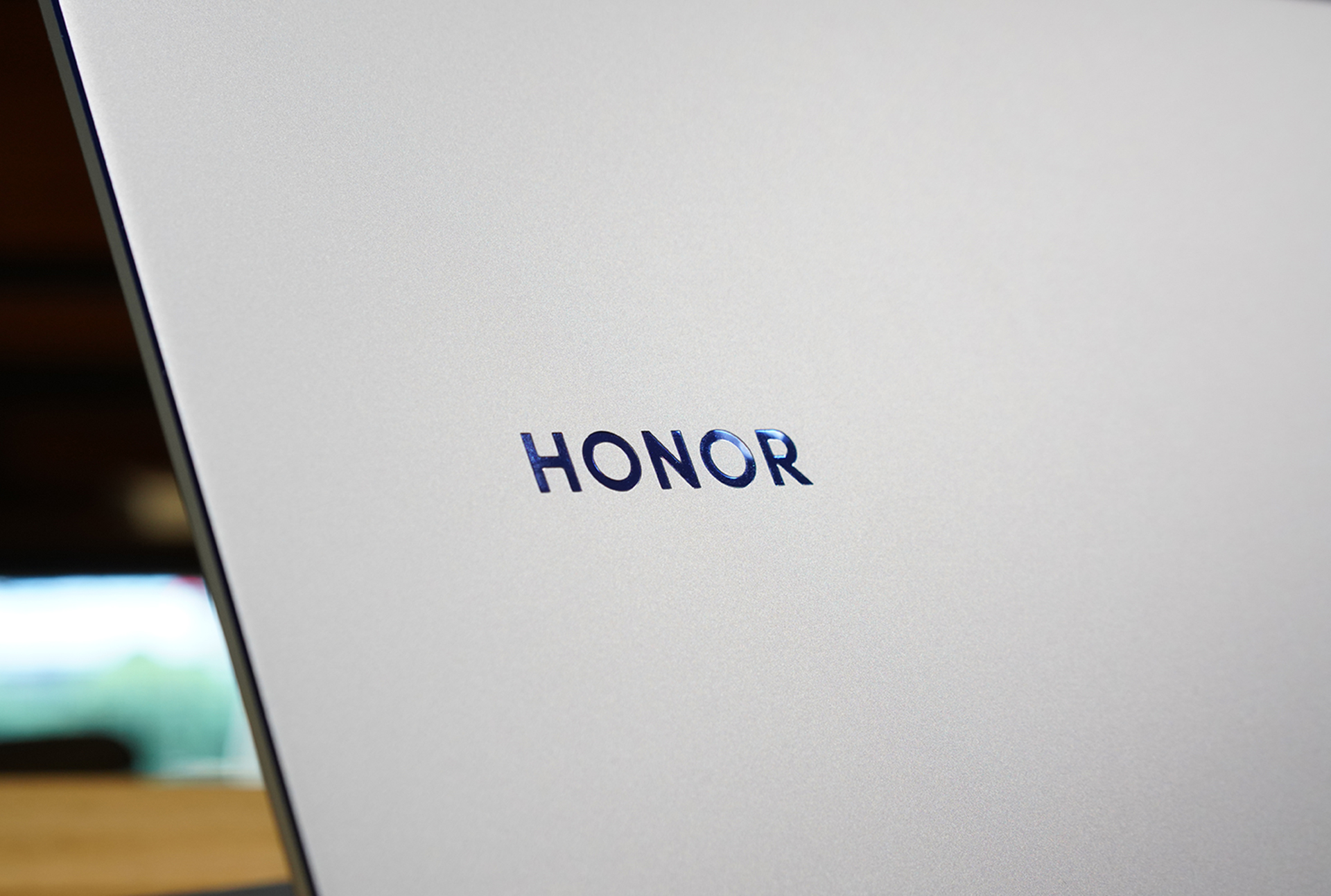 荣耀4000左右的手机全面屏 (荣耀新本高配)