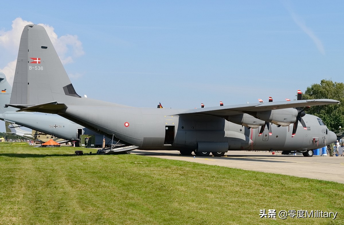 涓归害鐨囧绌哄啗瑁呭,鑻卞浗鐨囧绌哄啗杞扮偢涓归害