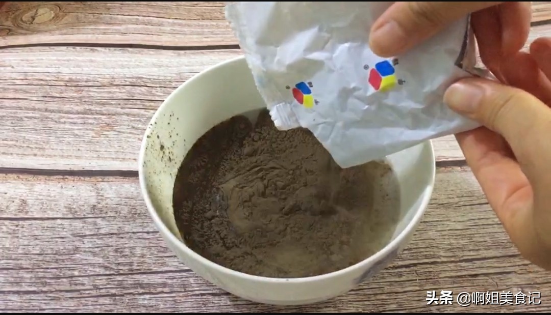 烧仙草和龟苓膏哪个更能清热解暑,90年代夏天解暑的龟苓膏