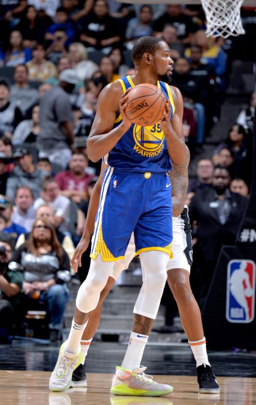 乔丹复出回归芝加哥主场,95年乔丹宣布回归视频