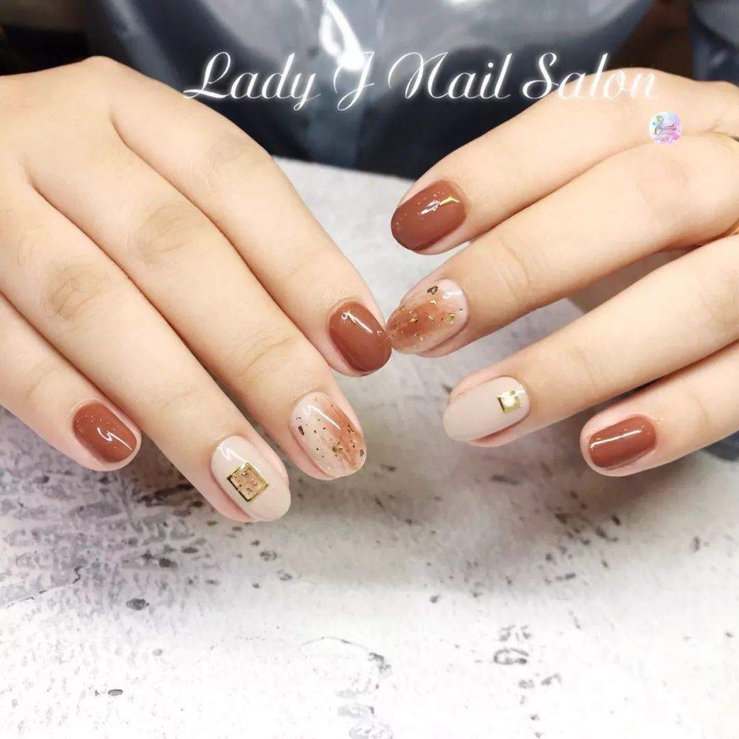 美甲什么颜色显得花哨好看,40款干净不花哨的美甲谁做都好看