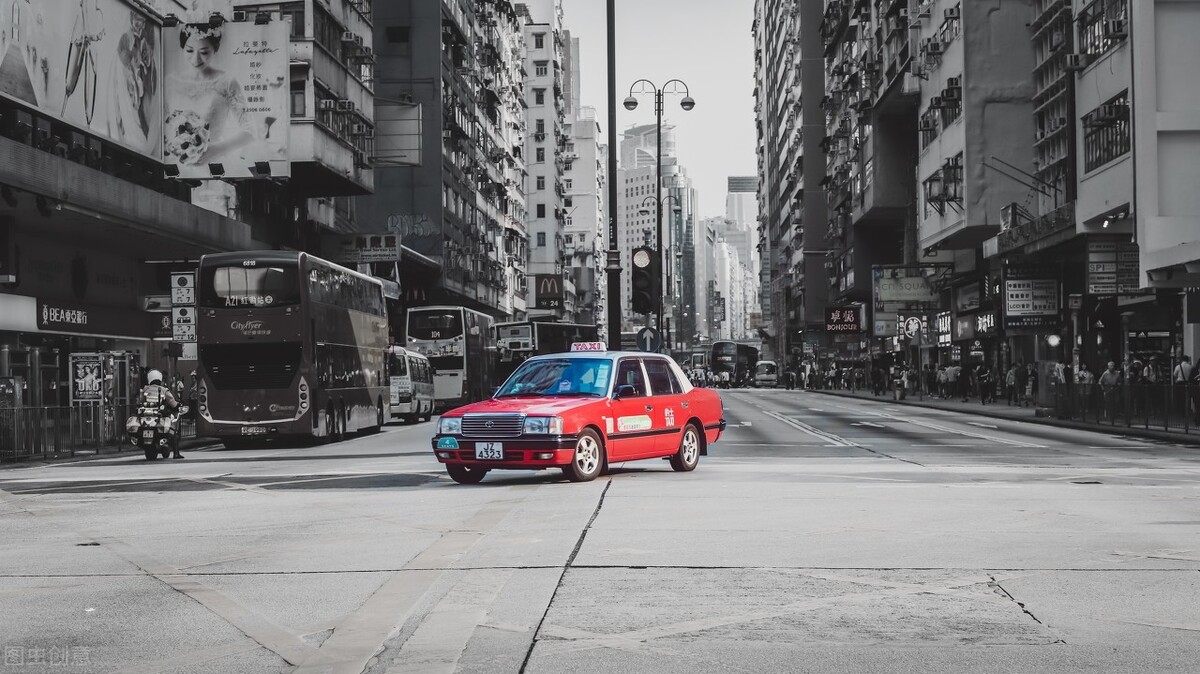 中国人走在中国的土地上，别怂，十年后香港见