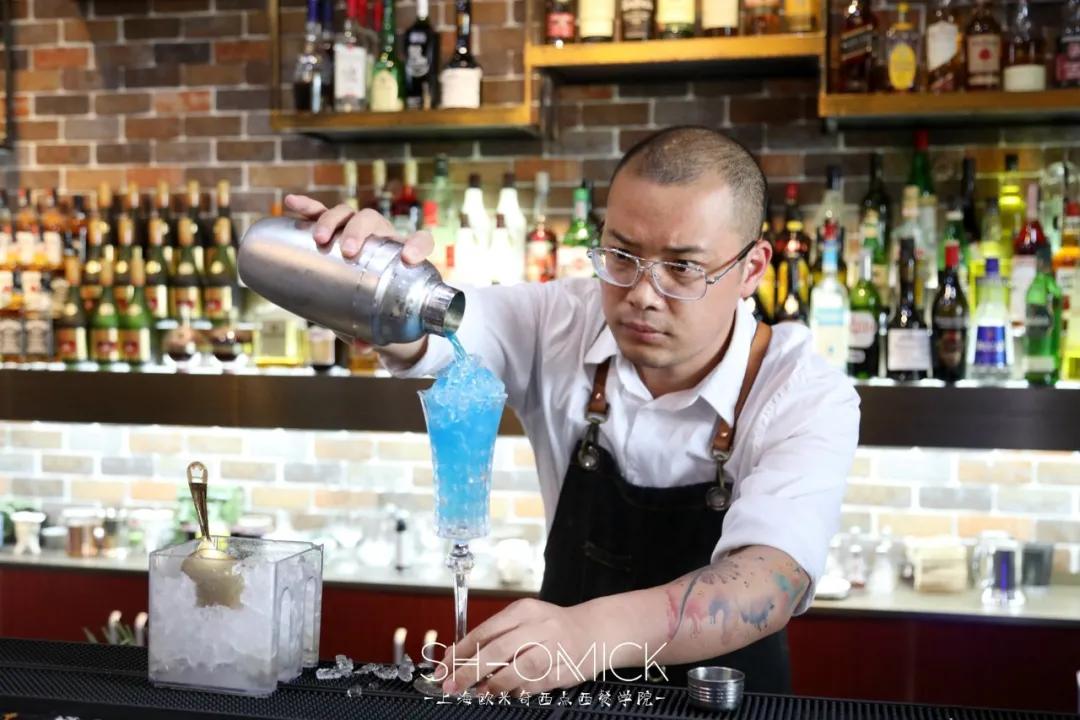 毕业生潘澄弘|在外滩十八号工作，是什么样的体验？