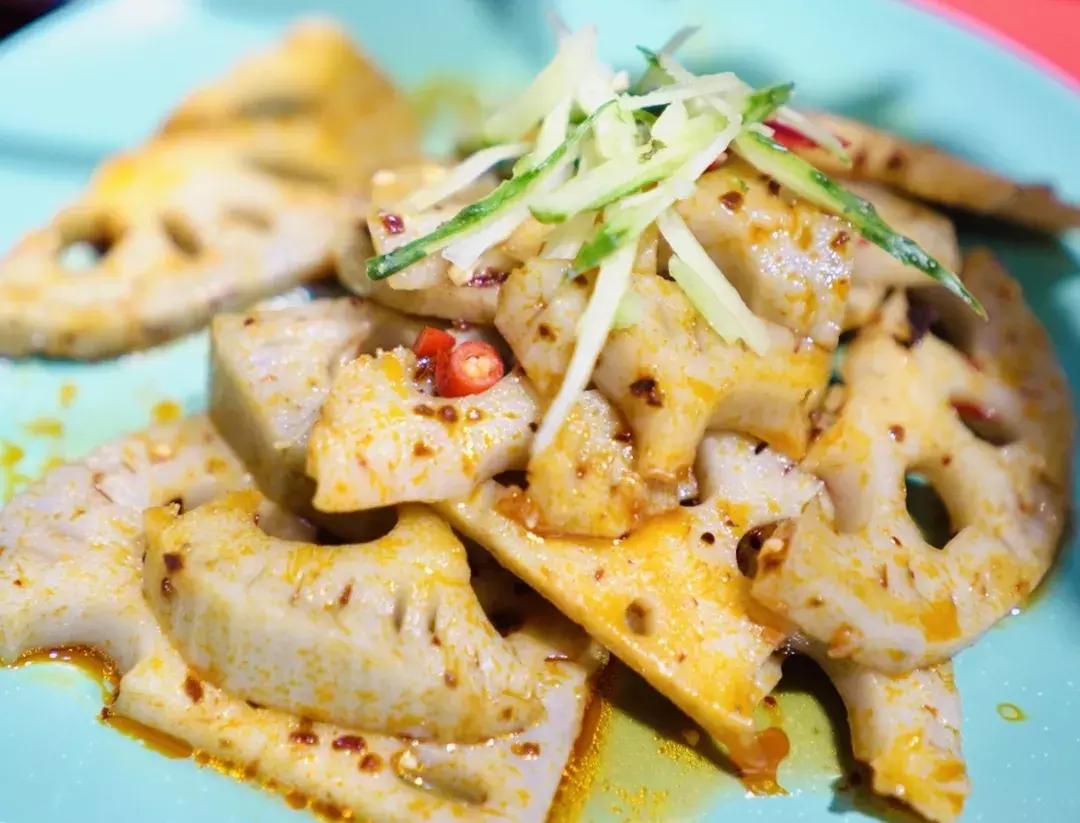 广州爆火的韩国年糕火锅 (韩国美食一条街部队火锅)