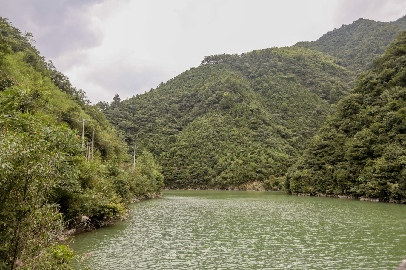 桐庐山湾湾漂流门票多少,桐庐山湾湾漂流景区在什么地方
