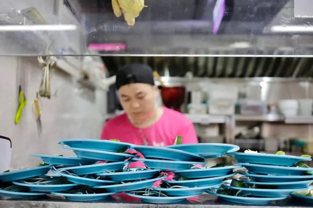 乌山路街上视频,泰国街道最火的小店