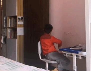 孩子在学校特别好动怎么解决呢,活泼好动的小男孩怎样辅导