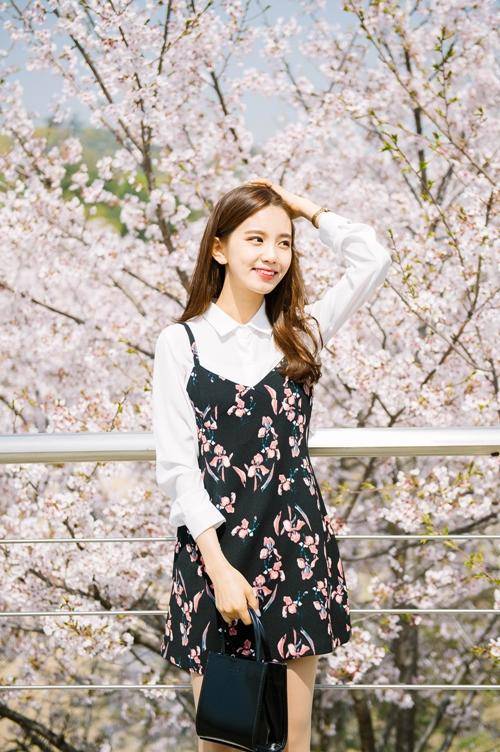 早春减龄时尚连衣裙搭配,日系连衣裙穿搭中长款秋冬