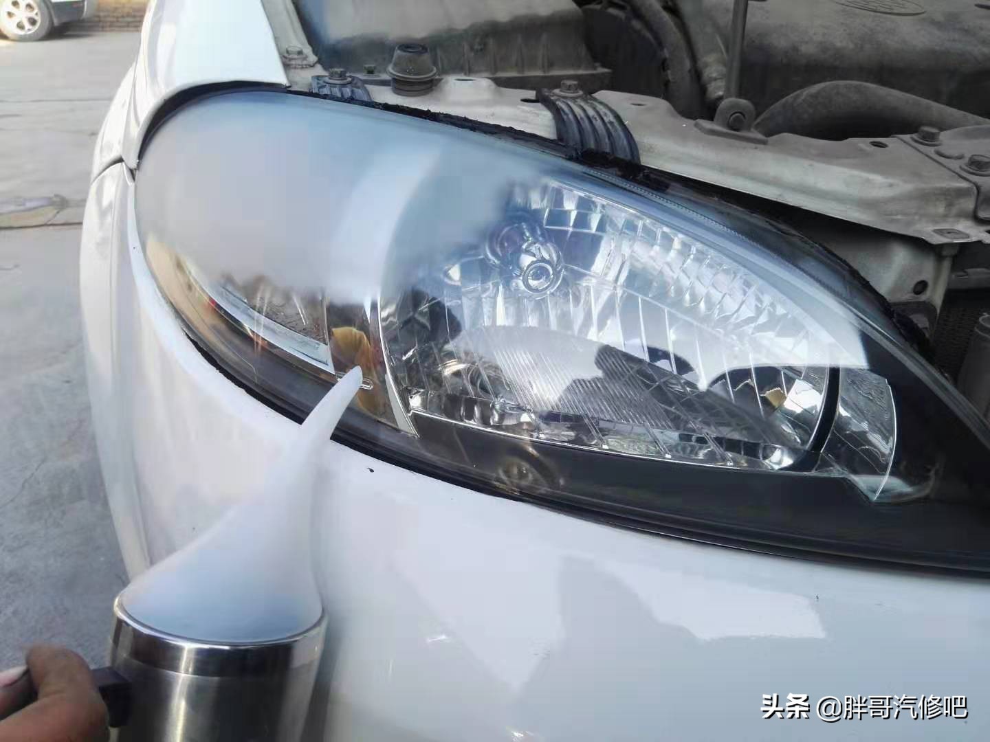 车灯发黄家用方法,大灯漏水发黄怎么补
