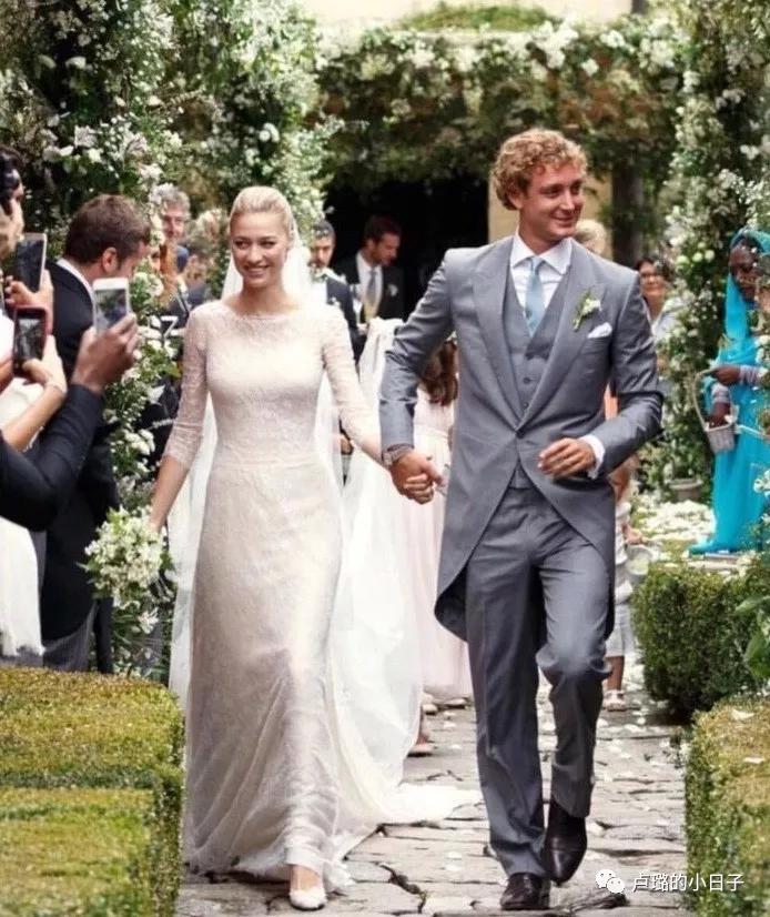 摩纳哥王妃终于精心打扮,摩纳哥最美王妃穿衣搭配