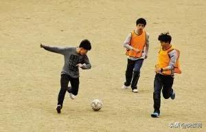 秦川小时候踢足球,秦川打球视频