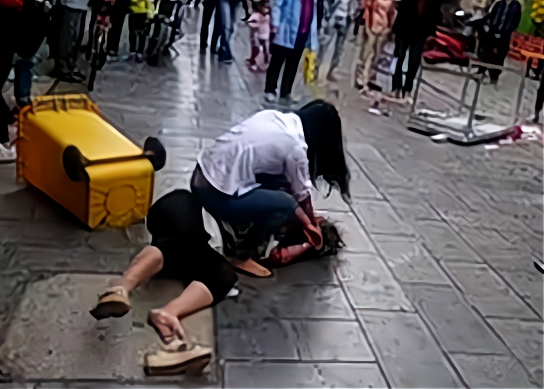 小孩在学校闹矛盾怎么跟家长沟通,孩子和同学闹矛盾了父母怎么处理