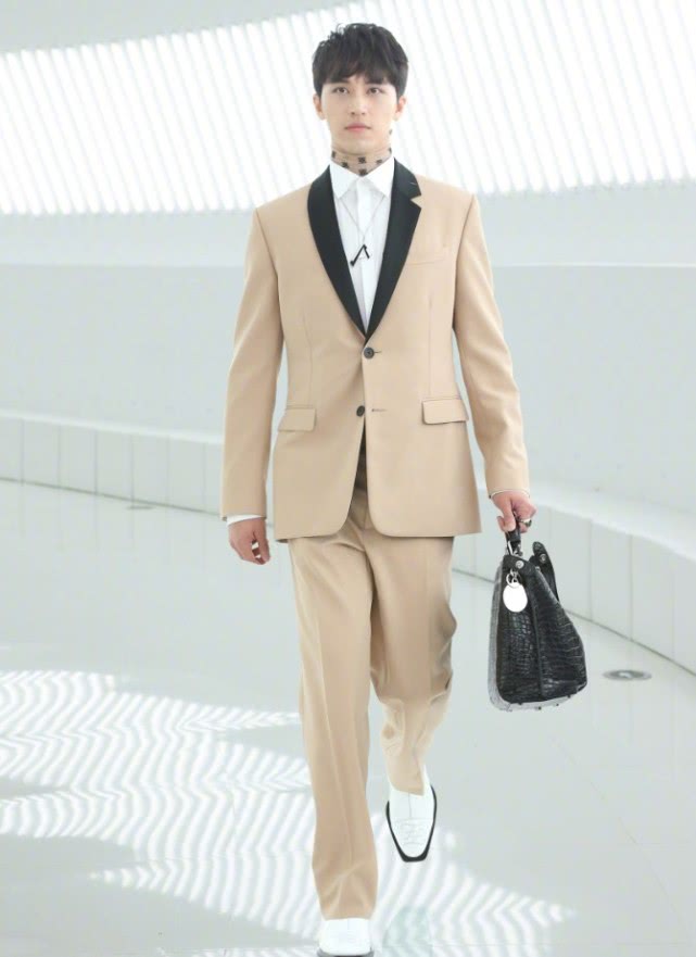 许魏洲鞋,许魏洲白敬亭他俩真的是好朋友吗