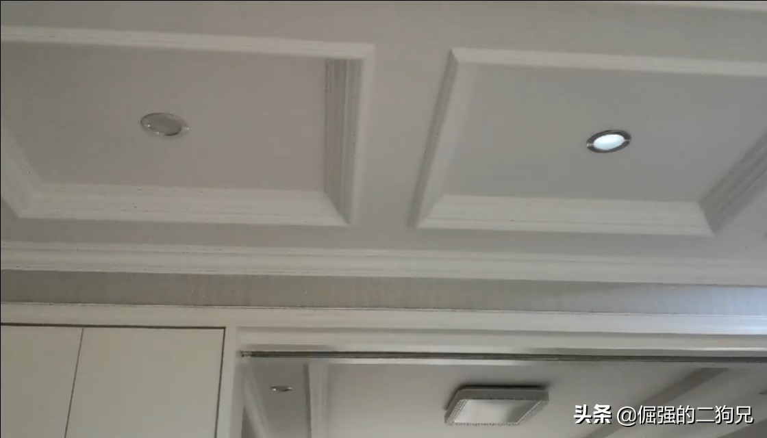 无主灯筒灯坏了怎么换,家里吸顶灯坏了需要请电工吗