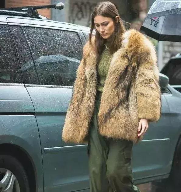 不知道怎么洗衣服,用雪洗皮草真的可以洗干净吗