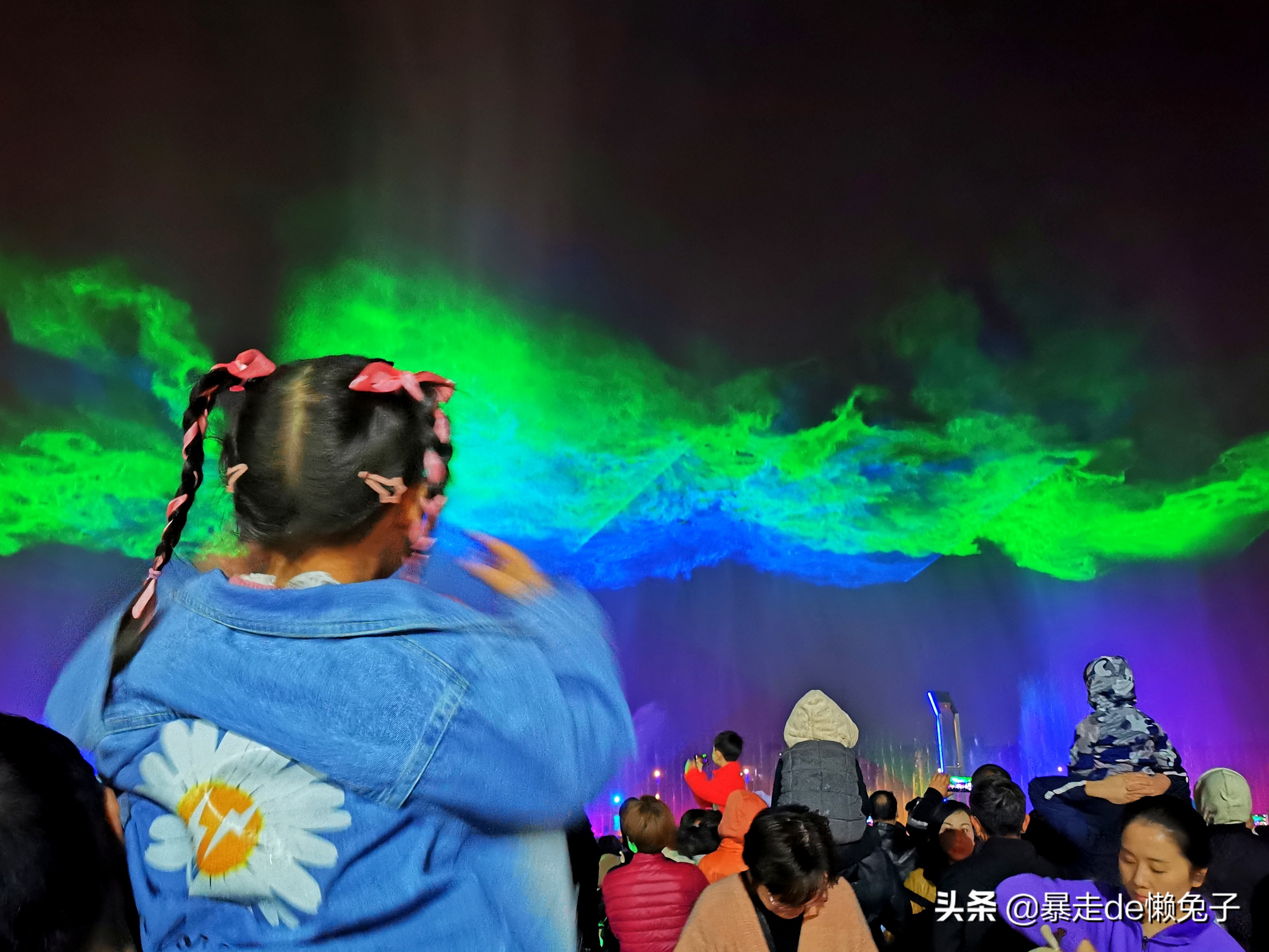 无奈！国内县城旅游，为什么总离不开激光灯？是发展，还是污染？