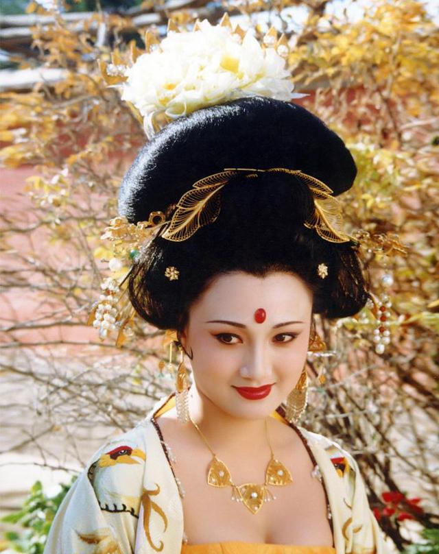 90年代女歌手林芳兵,林芳兵周洁哪个更美