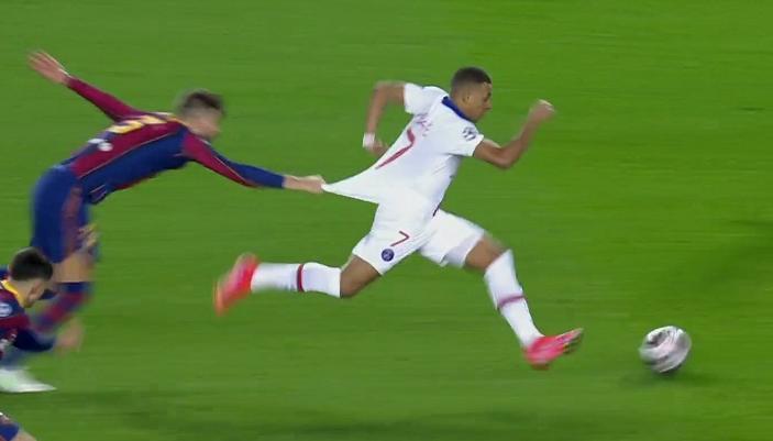 皮克拉不住姆巴佩表情包,皮克拉扯姆巴佩球衣