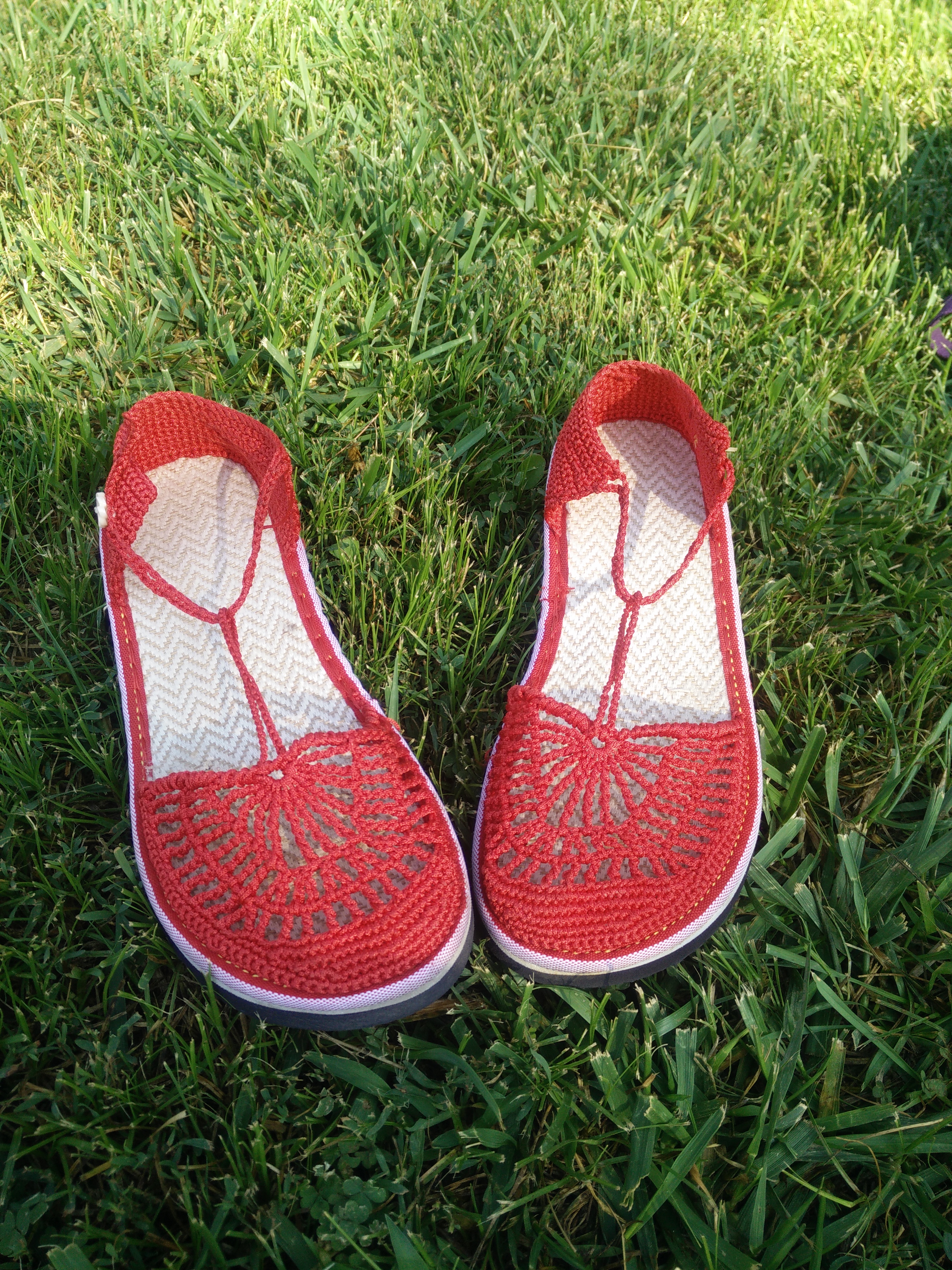 凉鞋鞋垫翘起来可以缝吗,凉鞋鞋垫滑下来怎么办