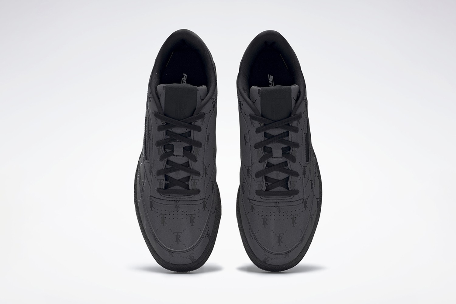 行走鞋柜男生运动鞋,满鞋柜的运动鞋