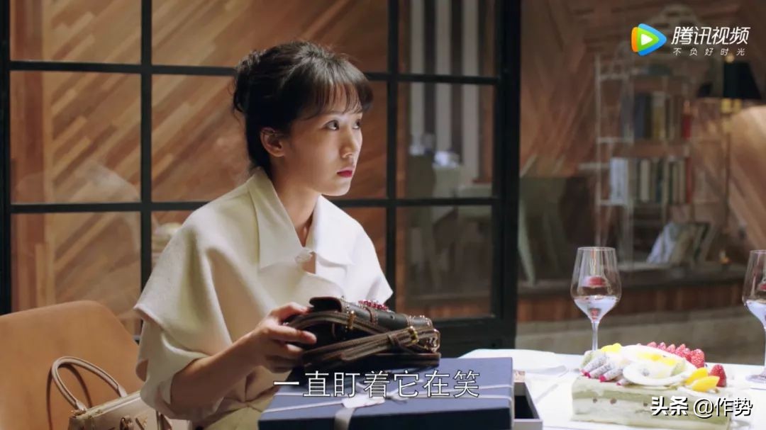 打开《挺好的》苏明玉两位嫂子的衣橱，二嫂穿的竟是国际大牌？