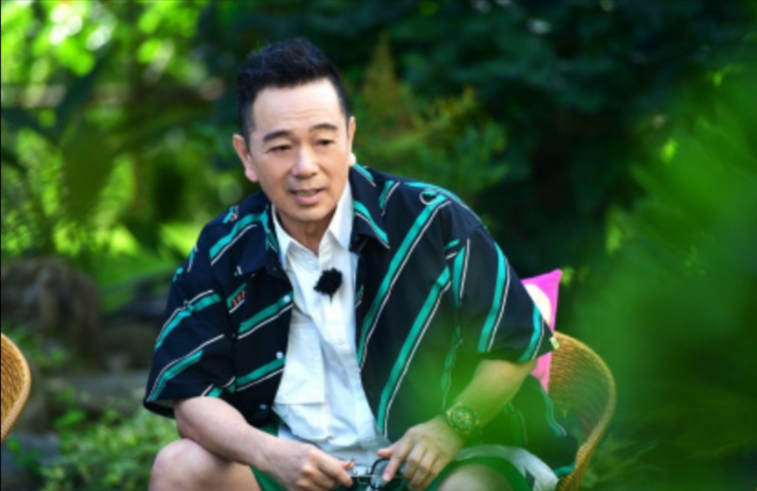张晨光：演戏38年兢兢业业，捐款两千万无人问，64岁因直播被骂哭
