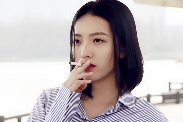 38岁月经量少发浅褐色是什么原因,30岁卵巢早衰是什么原因导致的