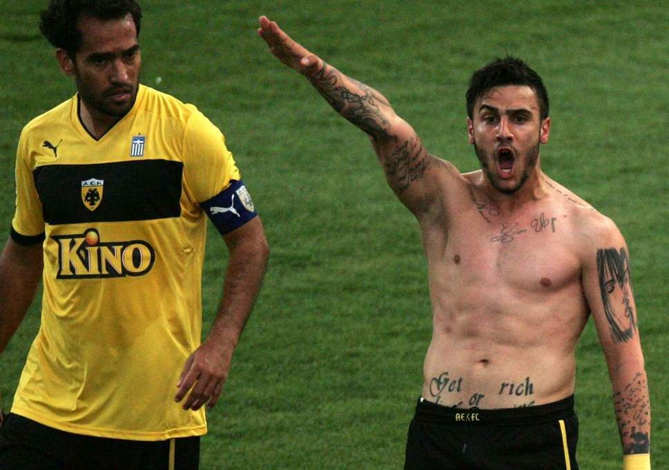 c罗第一次标志性动作,c罗挺裆庆祝