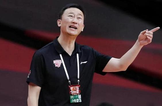 cba裁判被拉霸气吹罚,cba争议一幕怒斥裁判