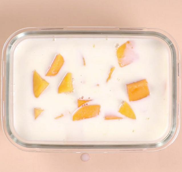 牛奶芒果布丁加白凉粉的做法,美味的芒果牛奶布丁来啦简单易学