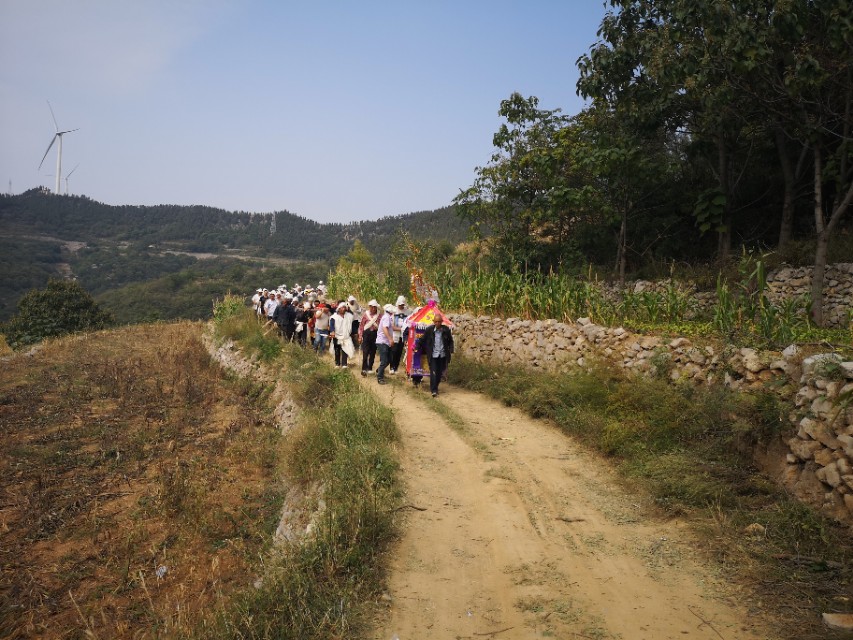 不火化直接土葬违法吗,不火化直接土葬会有什么处罚