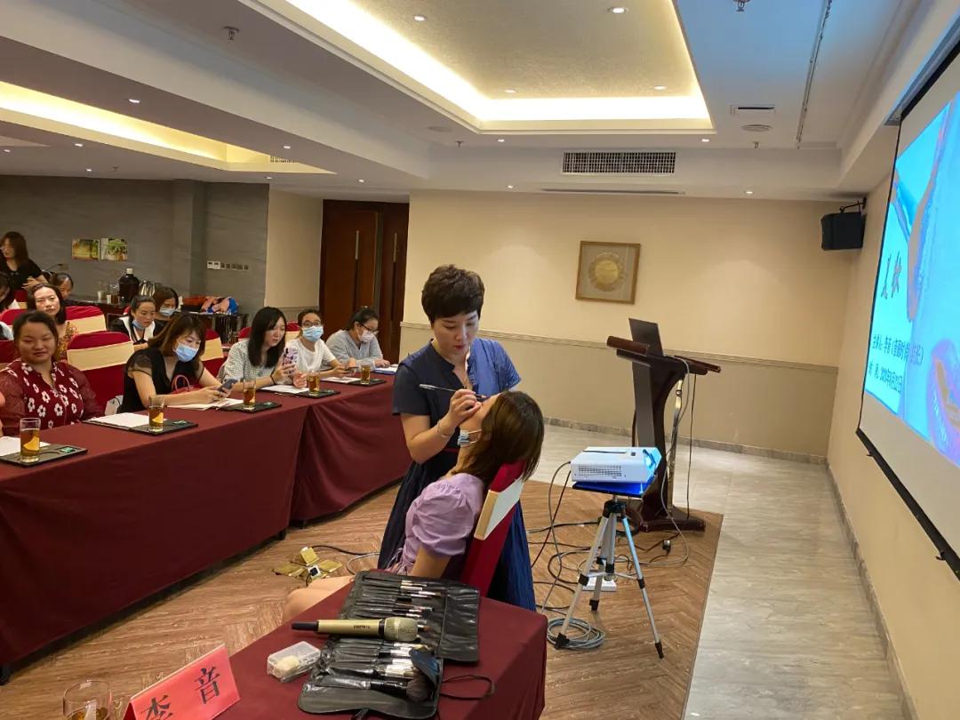 村级脱贫攻坚培训班,助力乡村振兴免费技能培训