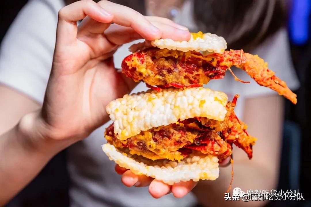 不会吧，红盔甲开KTV了